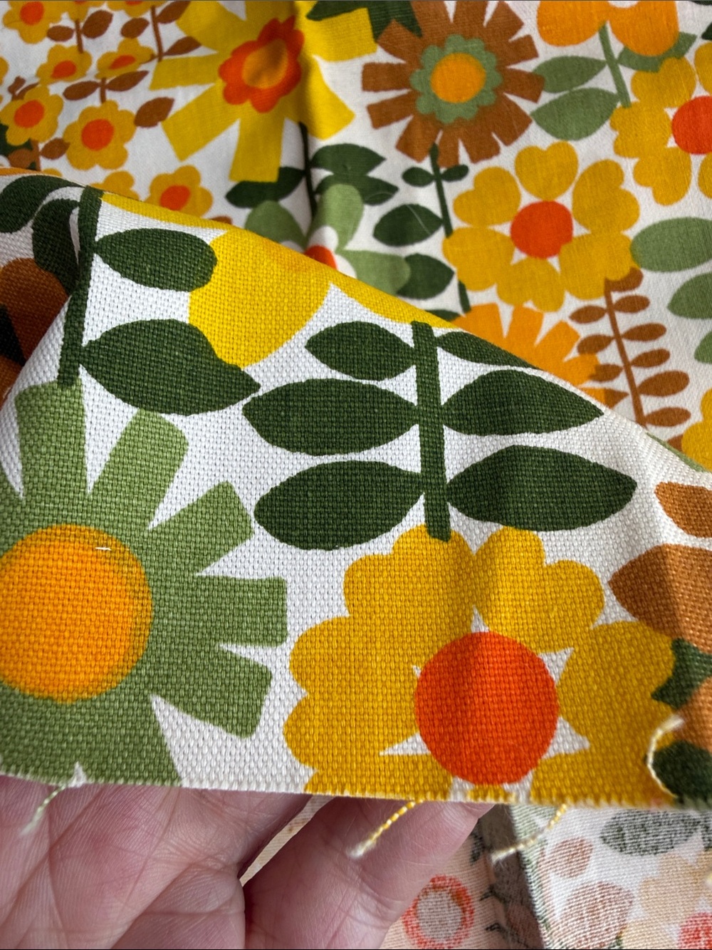 Vintage 1970s House ’N Home Floral Screen Print Fabric 1 Yard MCM Orange Yellow - Picture 5 of 11